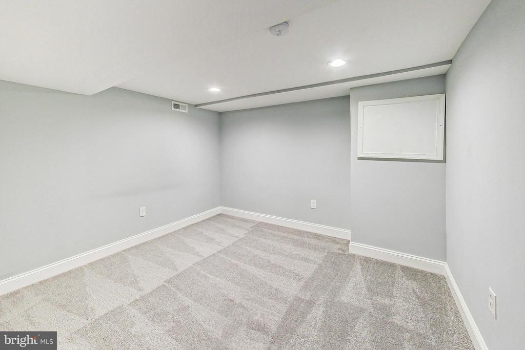 1906 Alberti Dr