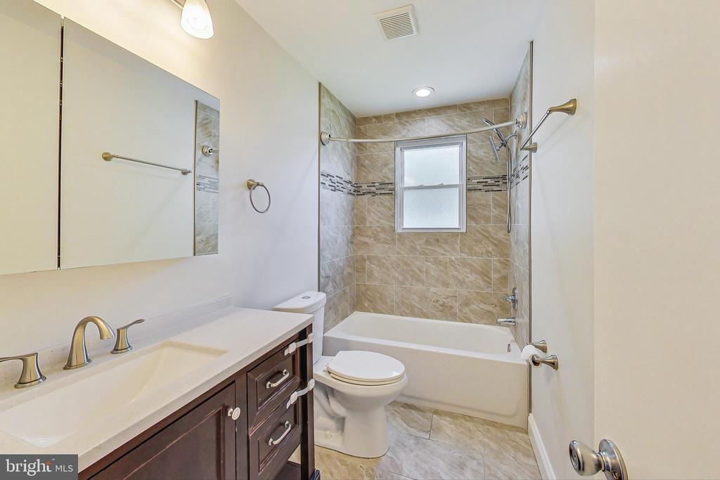 1906 Alberti Dr