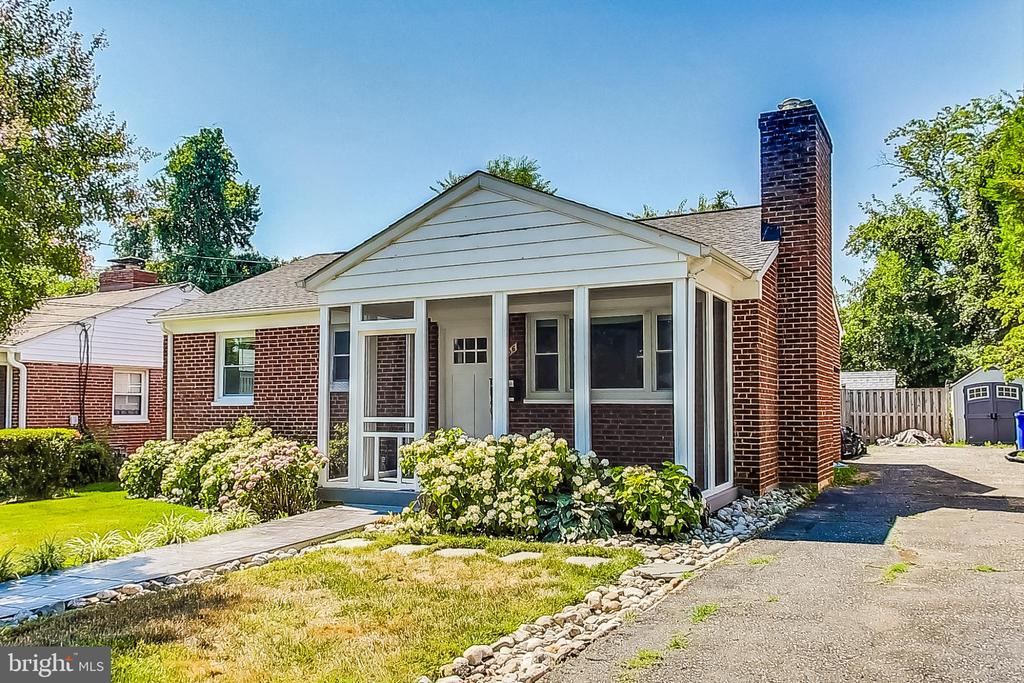 1906 Alberti Dr
