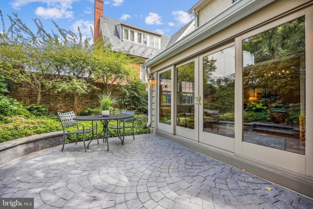 8904 Colesville Rd