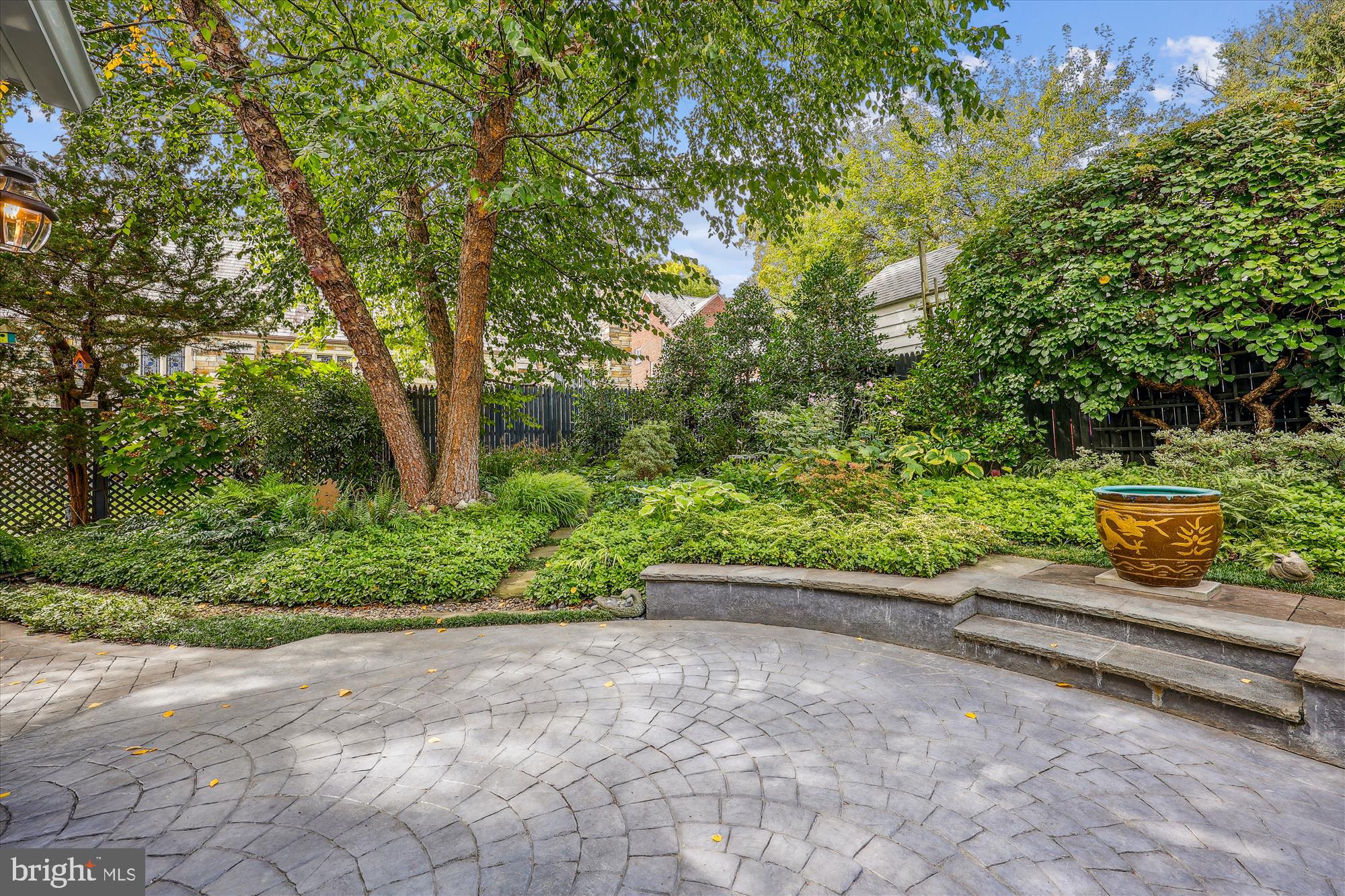 8904 Colesville Rd