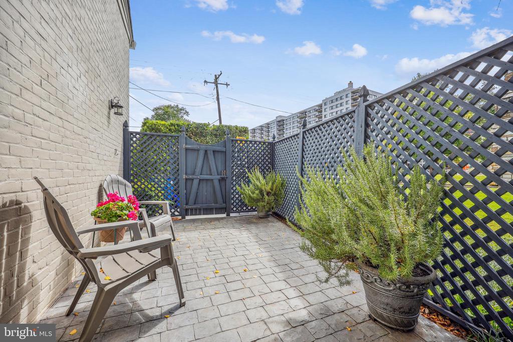 8904 Colesville Rd