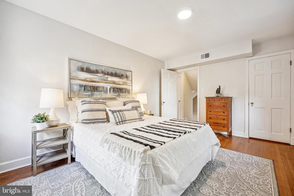 8904 Colesville Rd