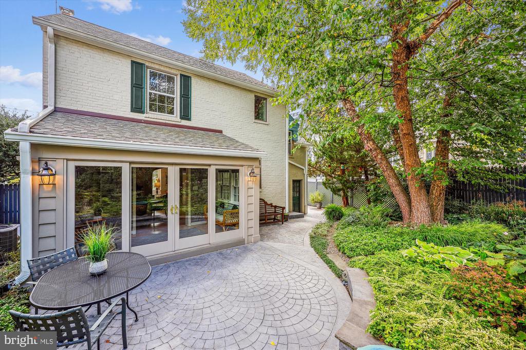 8904 Colesville Rd