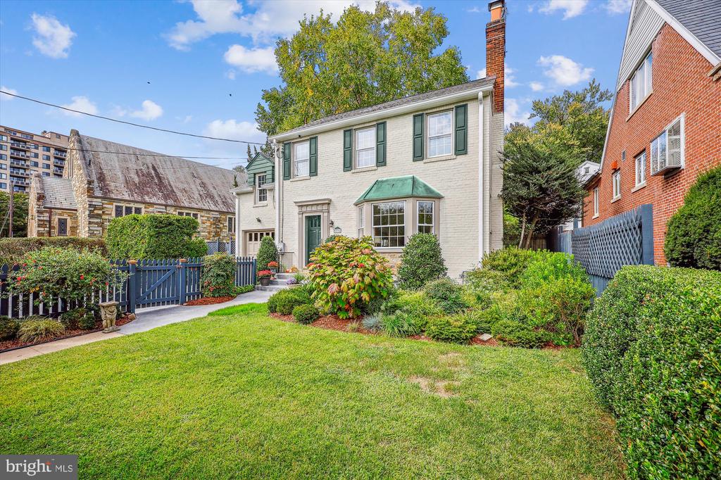 8904 Colesville Rd