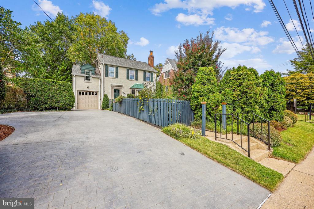 8904 Colesville Rd