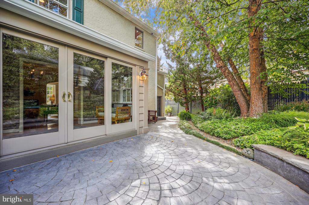 8904 Colesville Rd