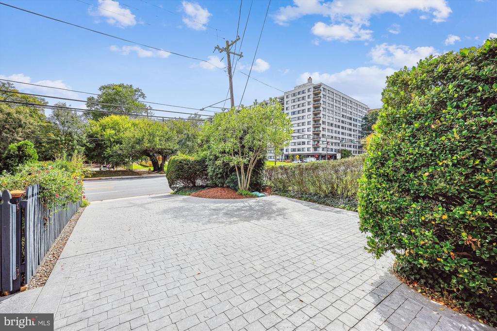 8904 Colesville Rd