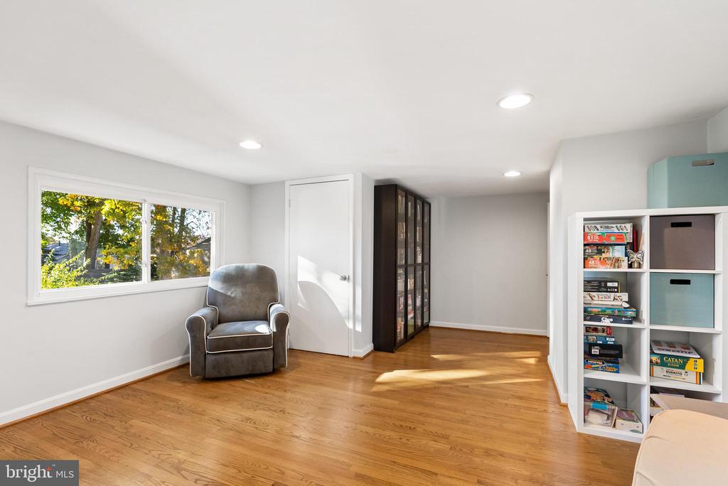 10704 Maybrook Ave