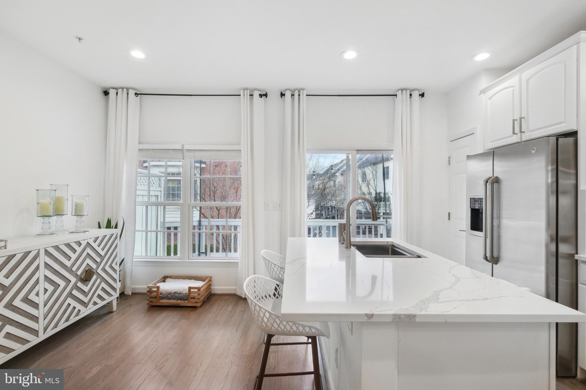 407 Oak Knoll Dr