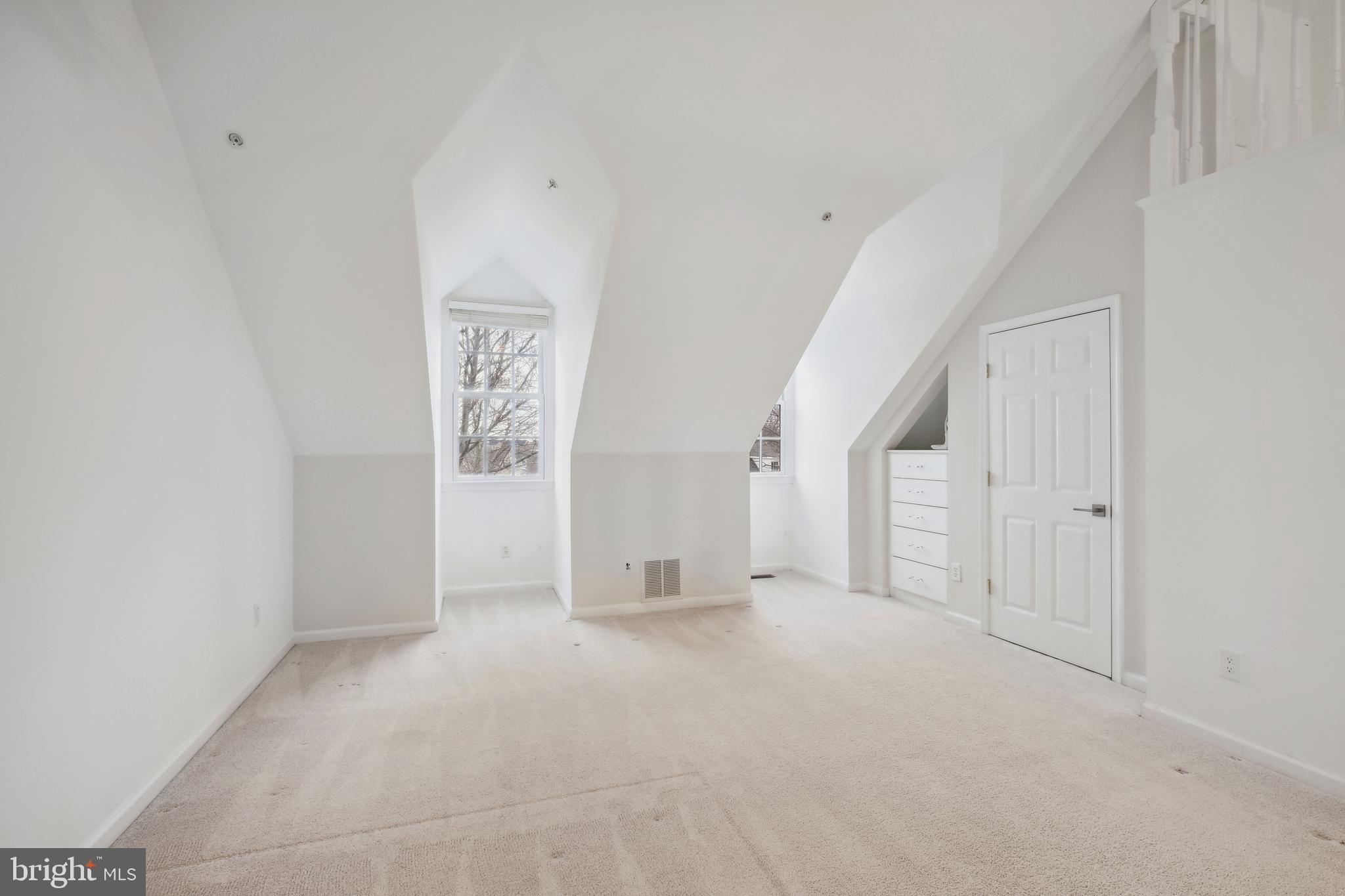 407 Oak Knoll Dr
