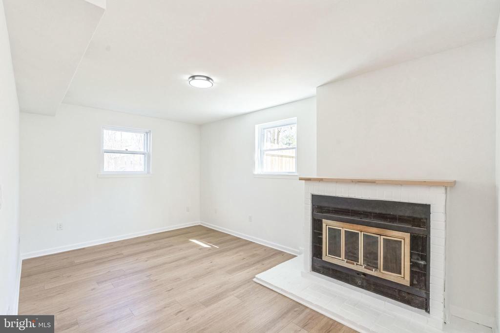 3818 Lawrence Ave