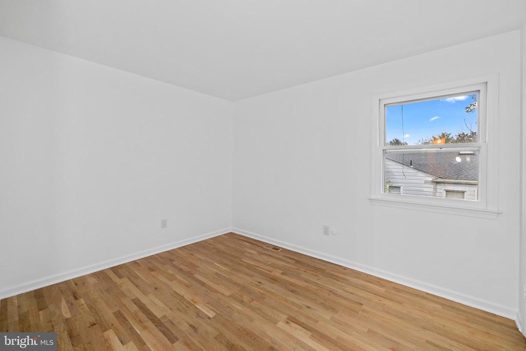 3818 Lawrence Ave