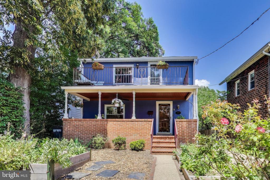 805 Islington St