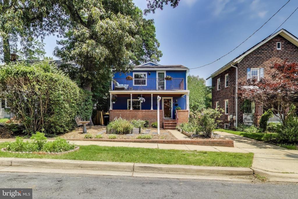 805 Islington St