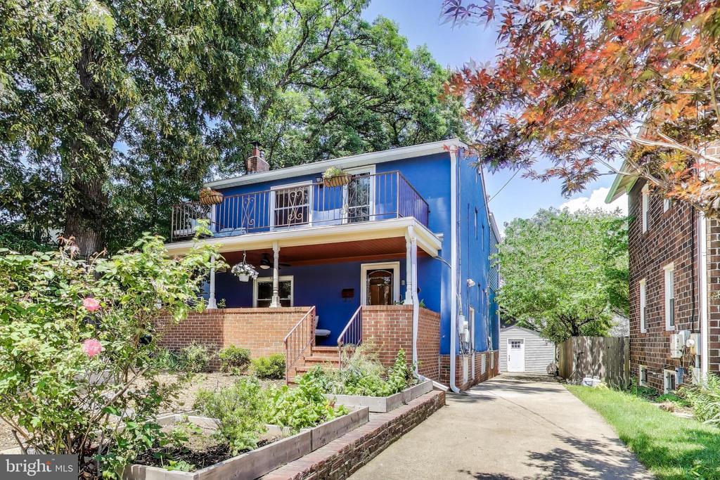 805 Islington St