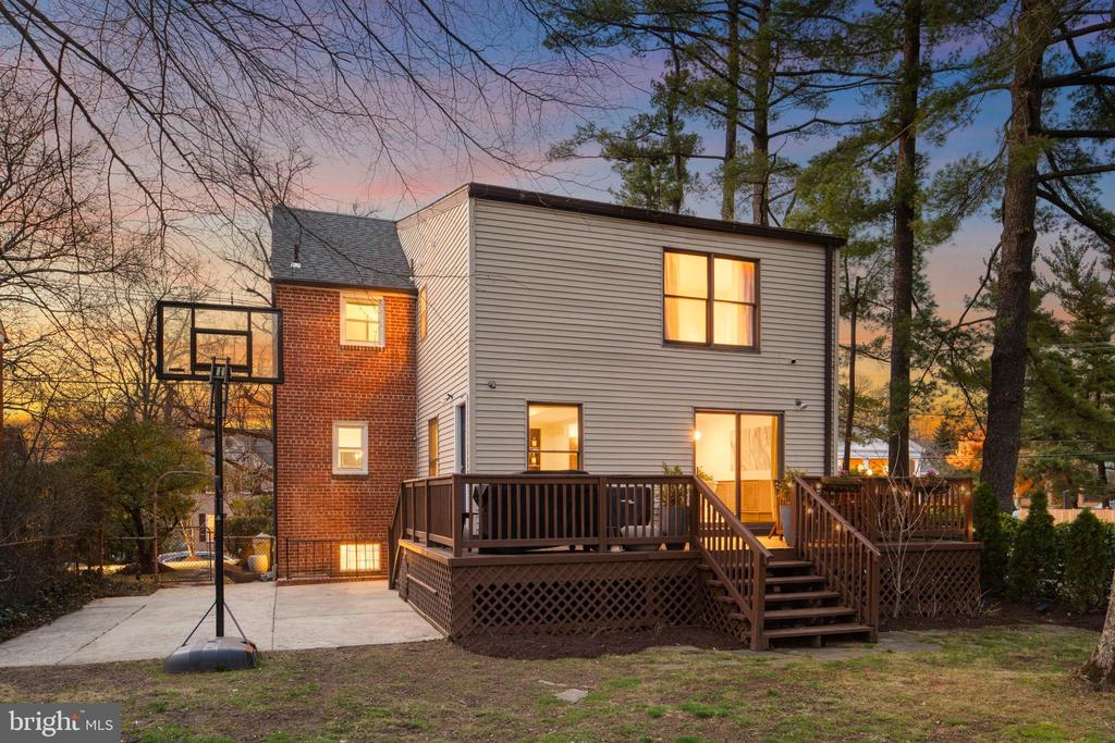 1604 HIGHLAND DRIVE