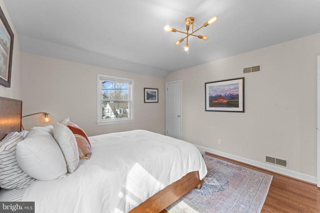 1604 HIGHLAND DRIVE