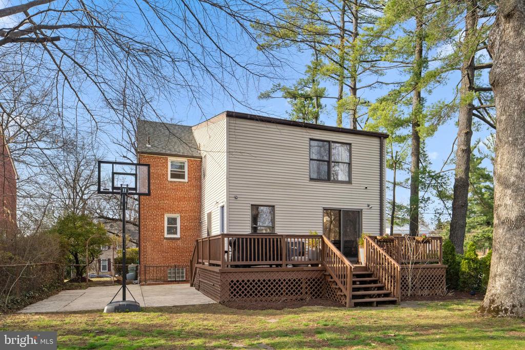 1604 HIGHLAND DRIVE