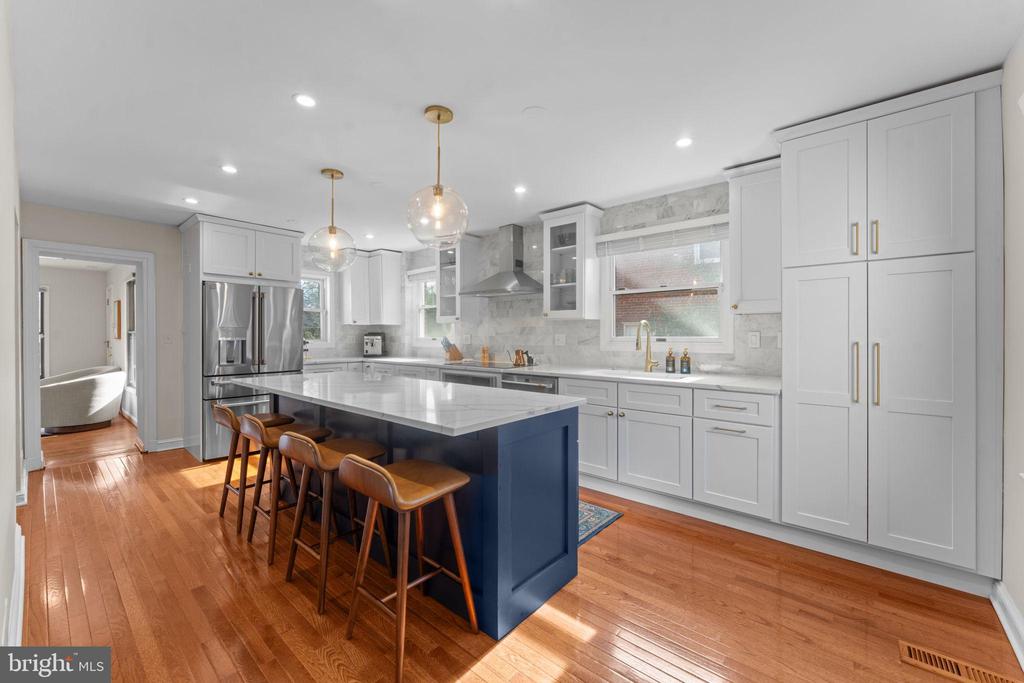 1604 HIGHLAND DRIVE