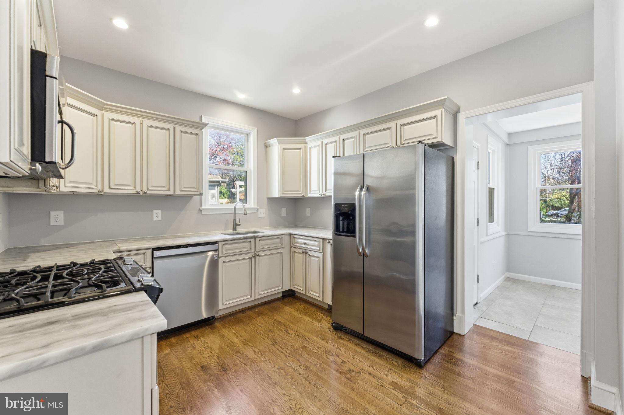 8209 FLOWER AVENUE