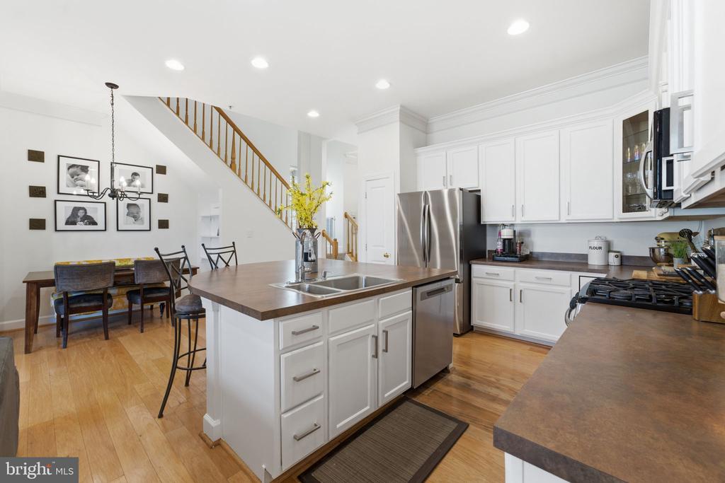 12805 CLARKSBURG SQUARE ROAD