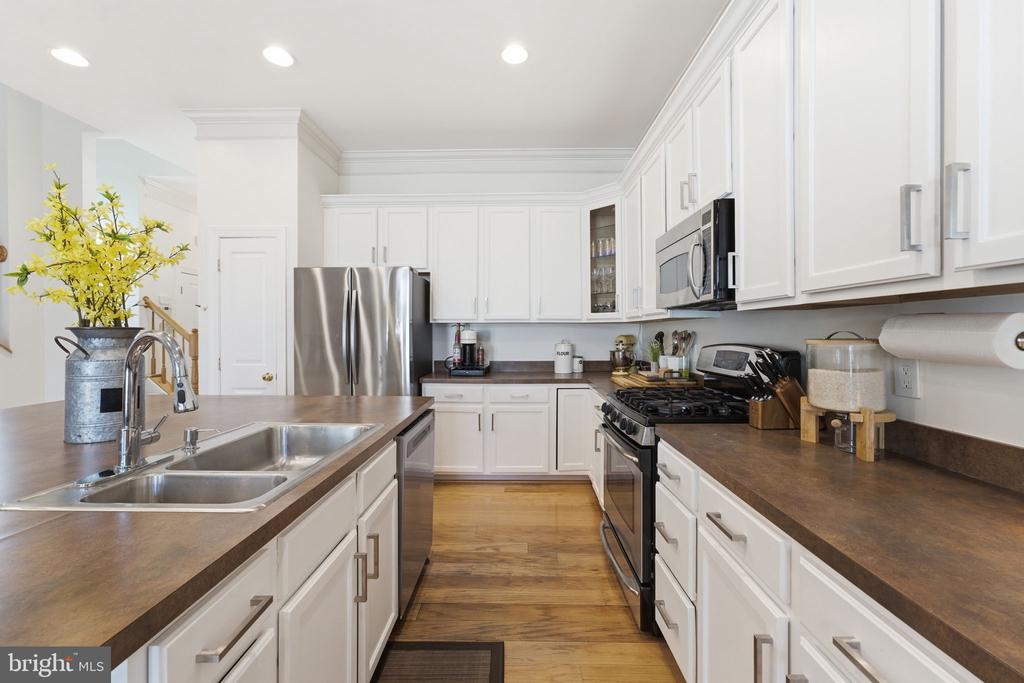 12805 CLARKSBURG SQUARE ROAD