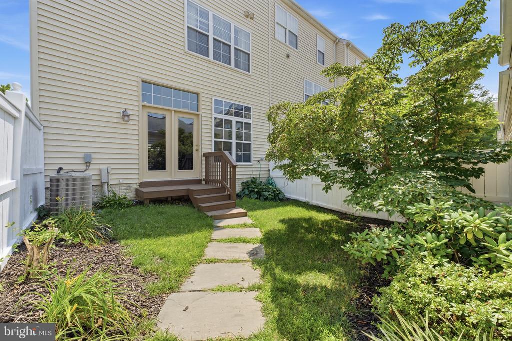 12805 CLARKSBURG SQUARE ROAD