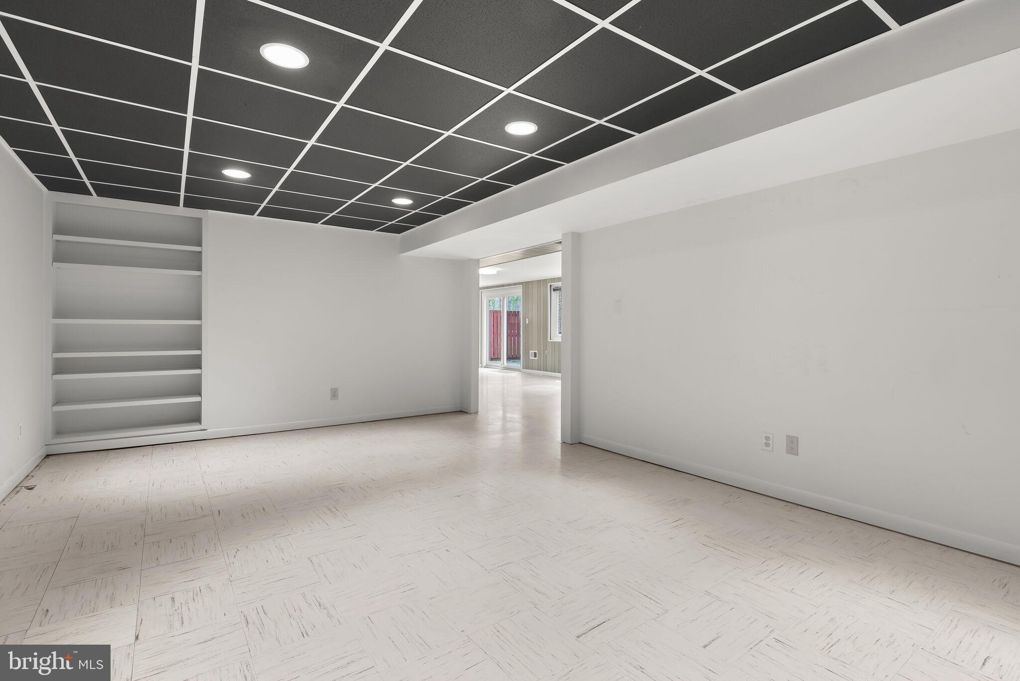 9216 Saint Andrews Pl