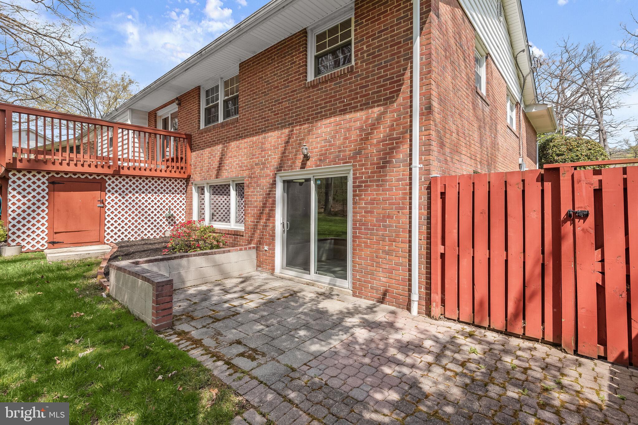 9216 Saint Andrews Pl