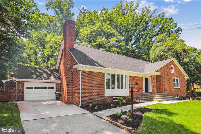 3923 COMMANDER DRIVE