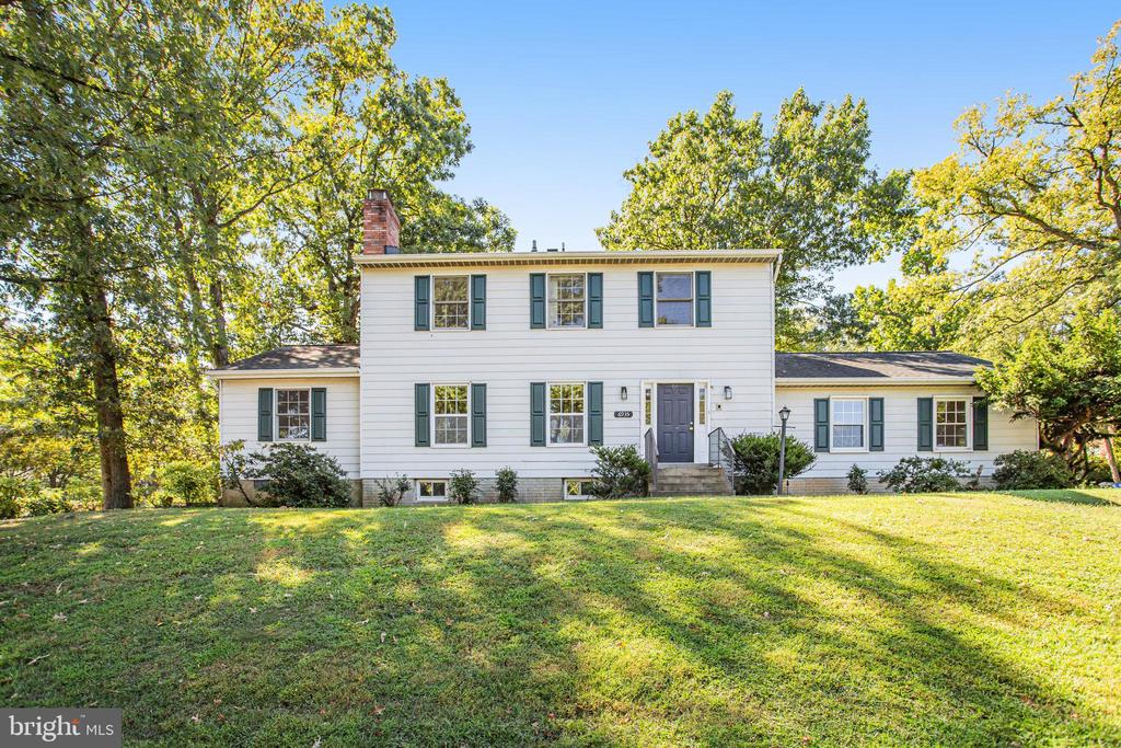 6935 PINEWAY