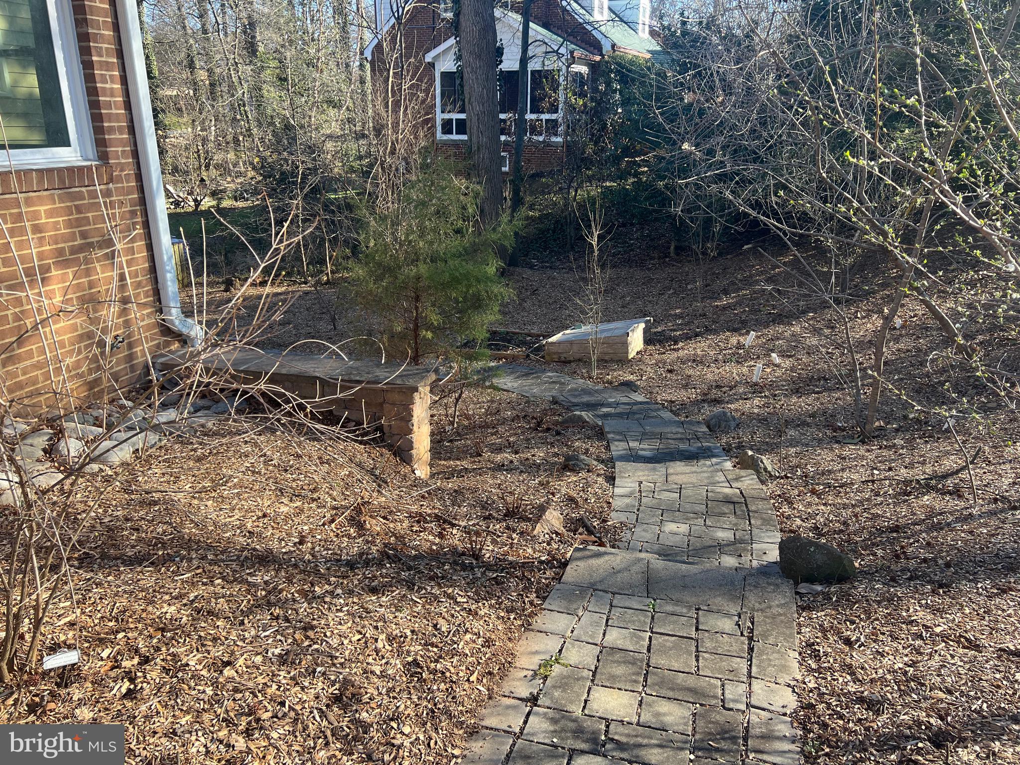 8 LAKESIDE DRIVE