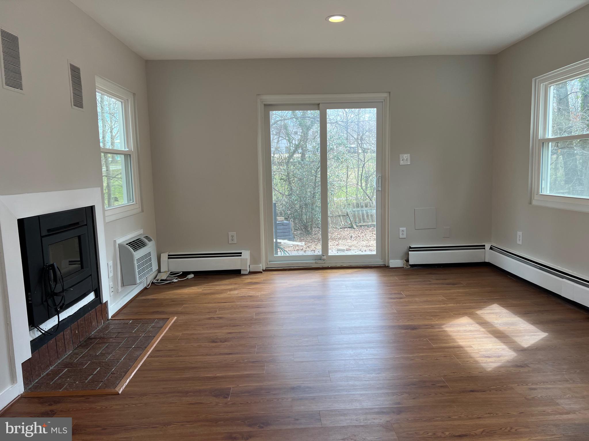 8 LAKESIDE DRIVE