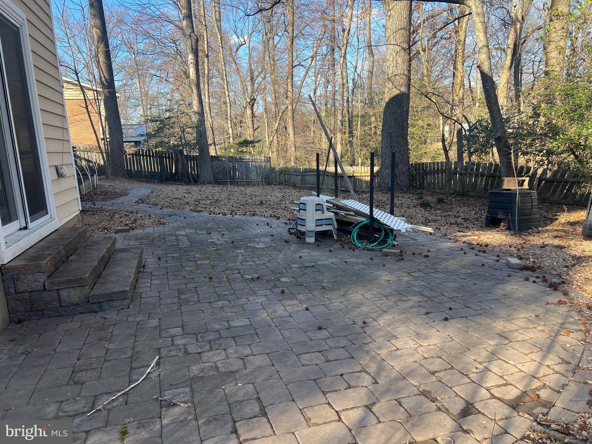 8 LAKESIDE DRIVE