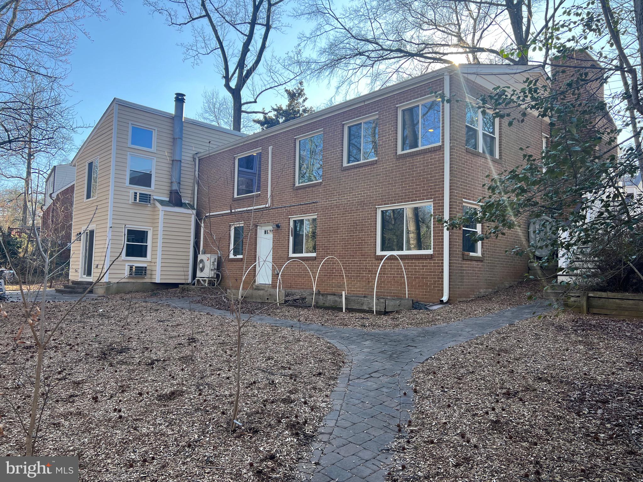 8 LAKESIDE DRIVE