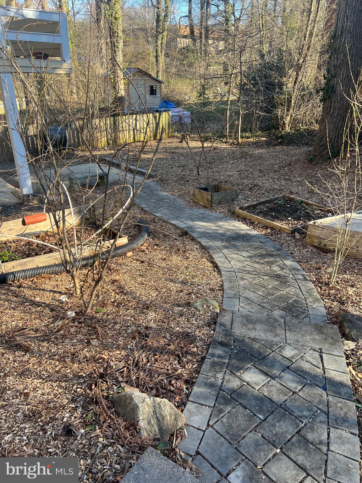 8 LAKESIDE DRIVE
