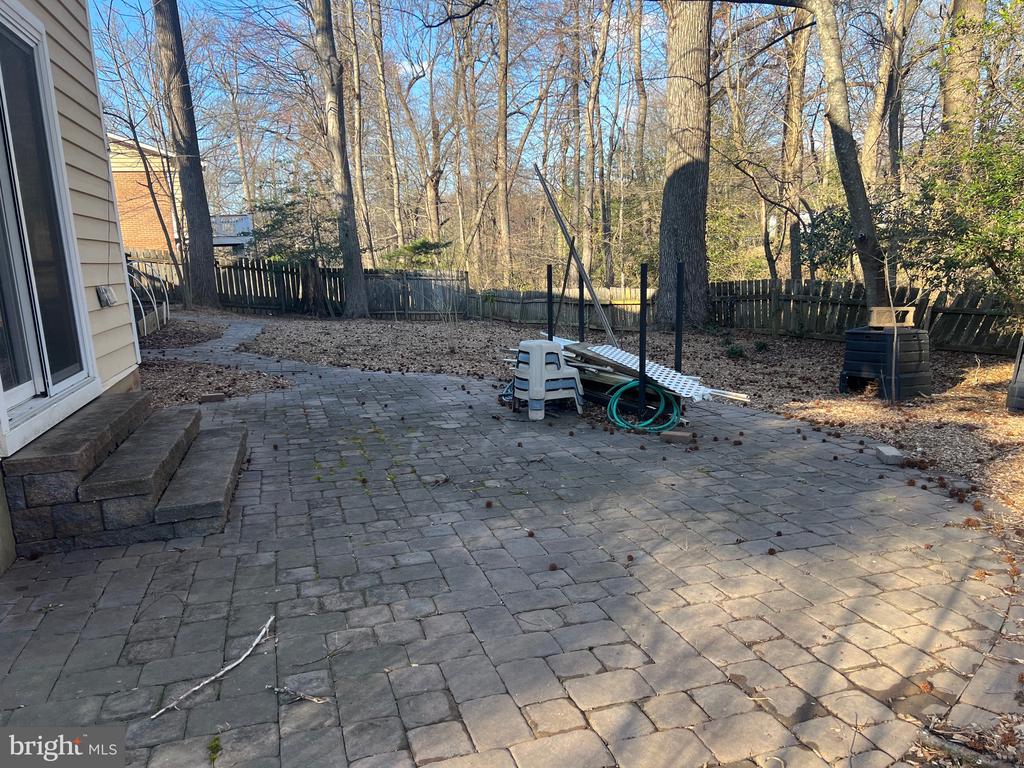 8 LAKESIDE DRIVE