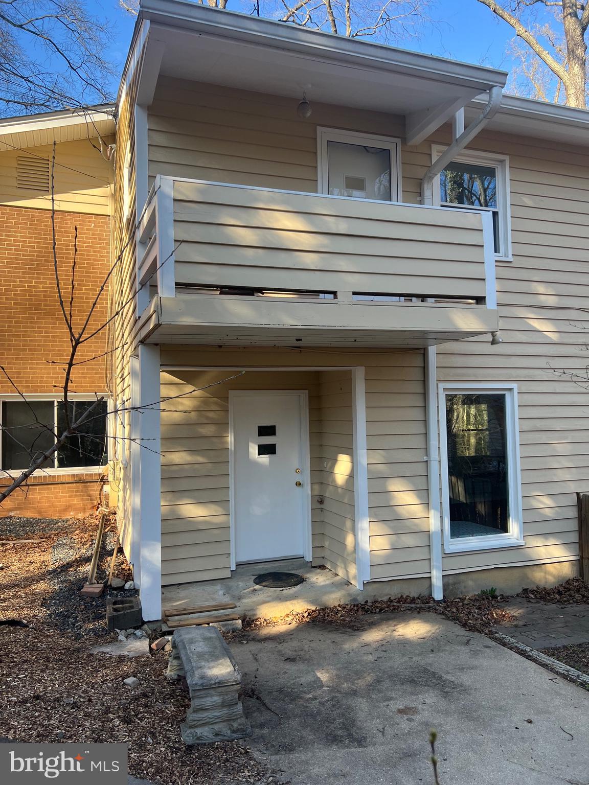 8 LAKESIDE DRIVE