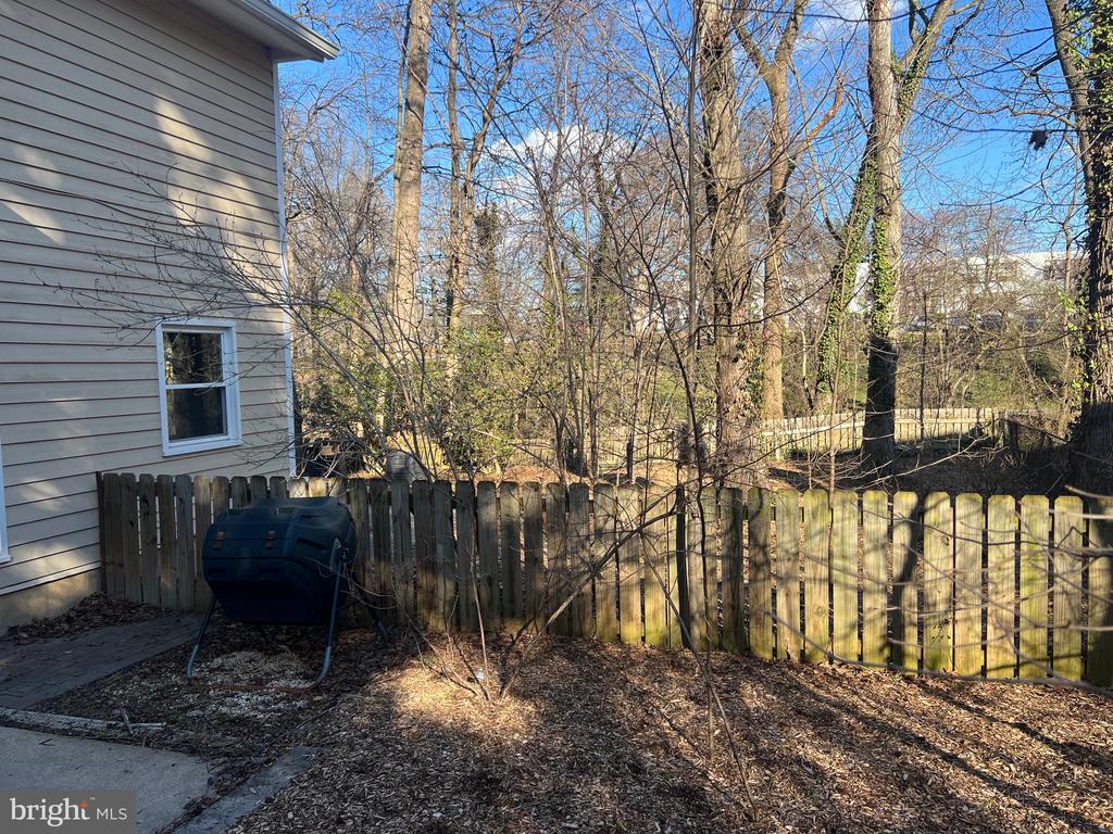 8 LAKESIDE DRIVE