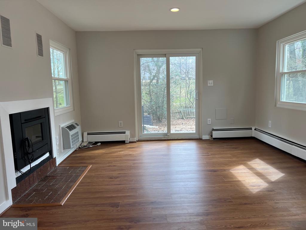 8 LAKESIDE DRIVE