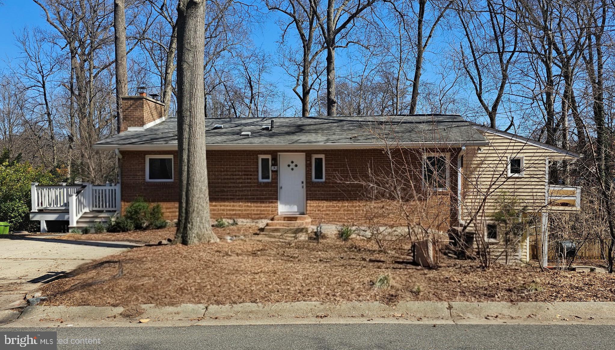 8 LAKESIDE DRIVE