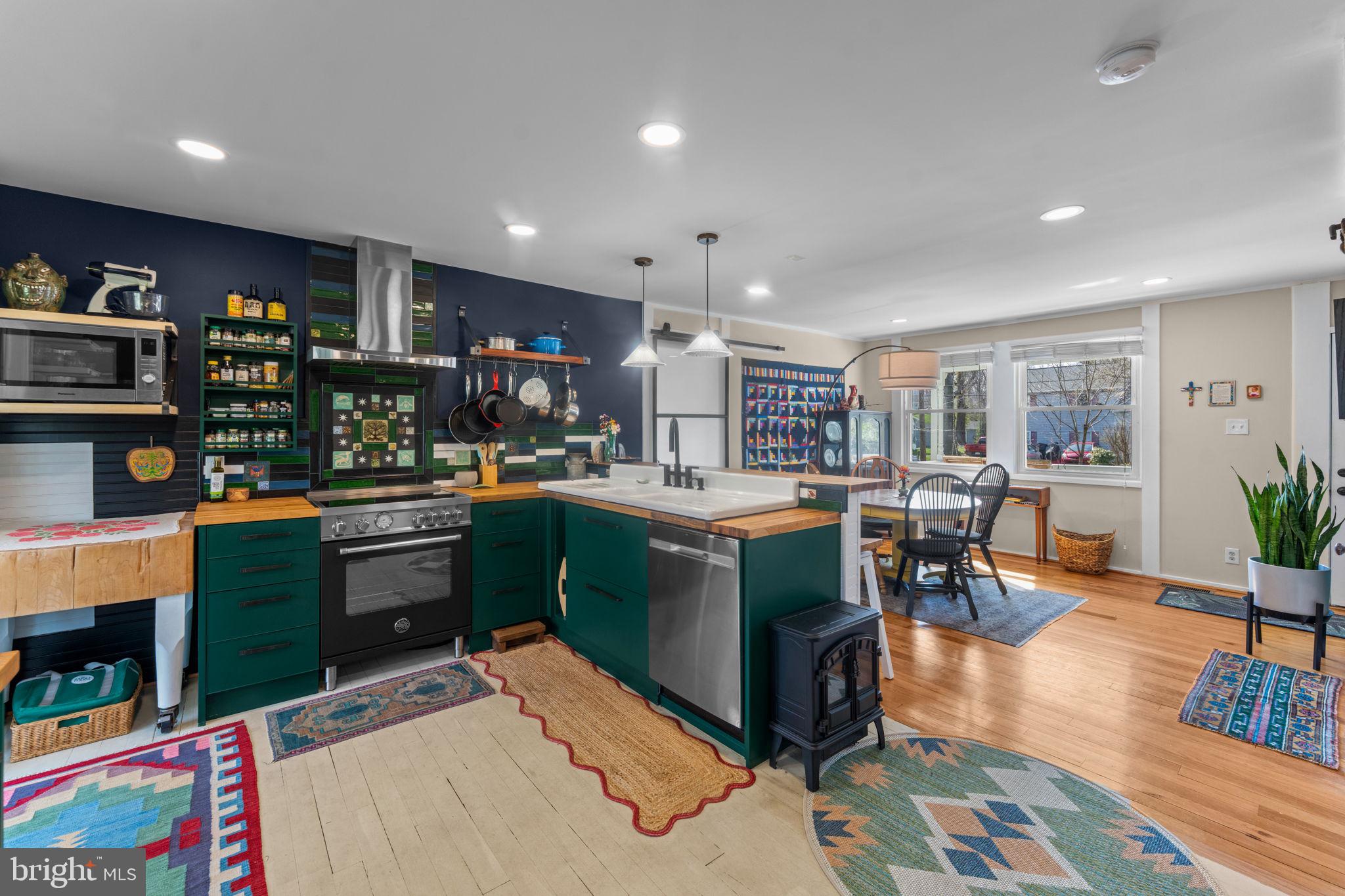 4702 LONGFELLOW STREET