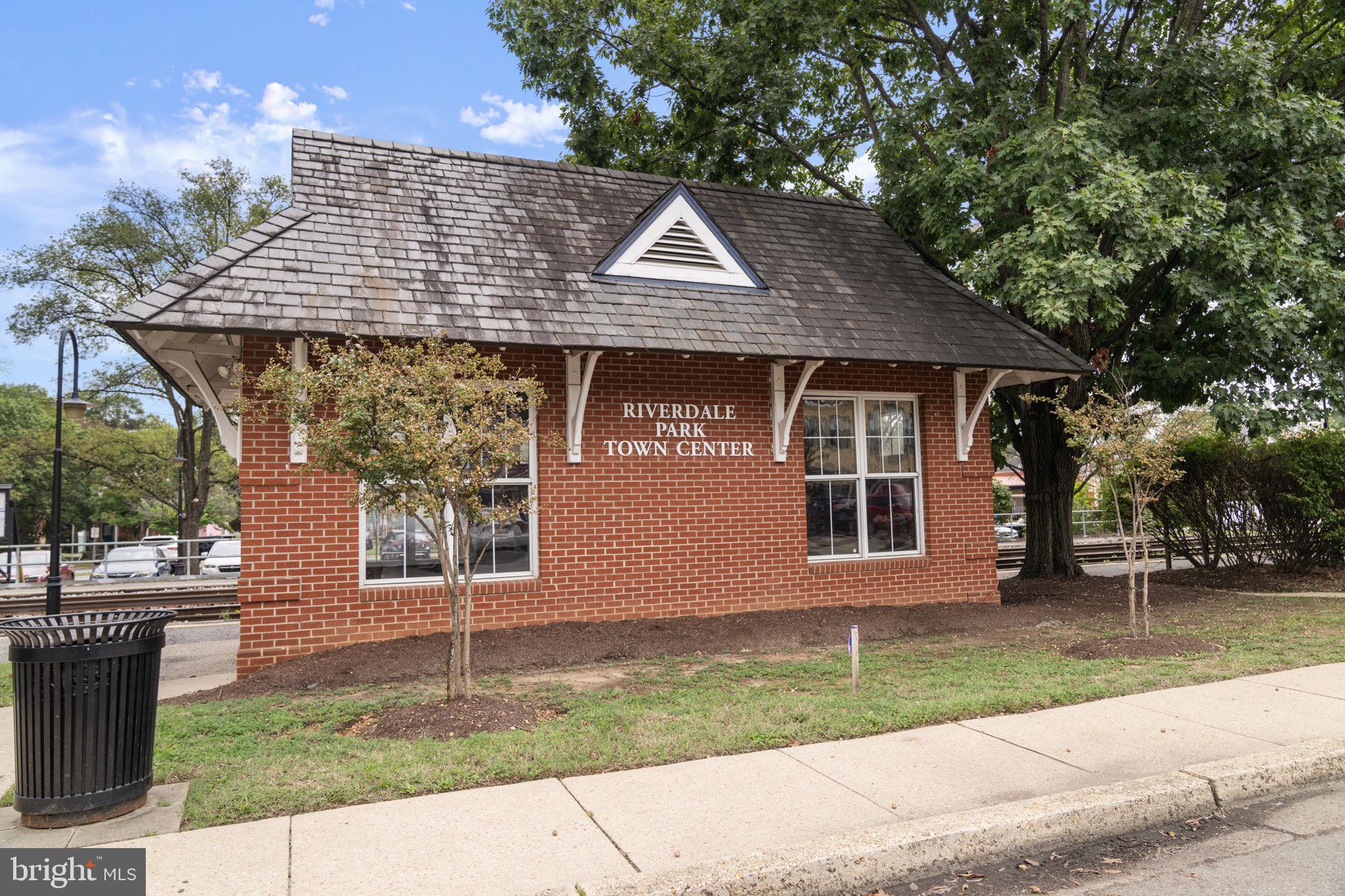 4702 LONGFELLOW STREET