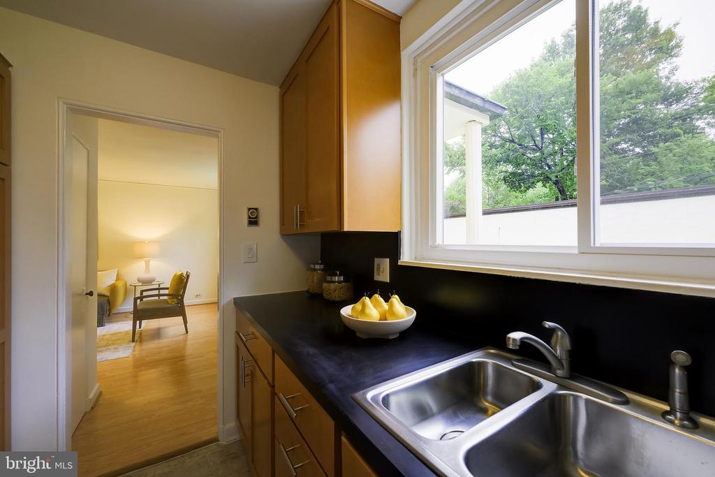 2 GARDENWAY