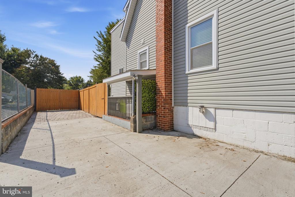 3707 WINDOM ROAD