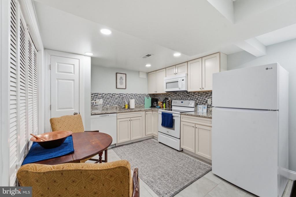 3707 WINDOM ROAD