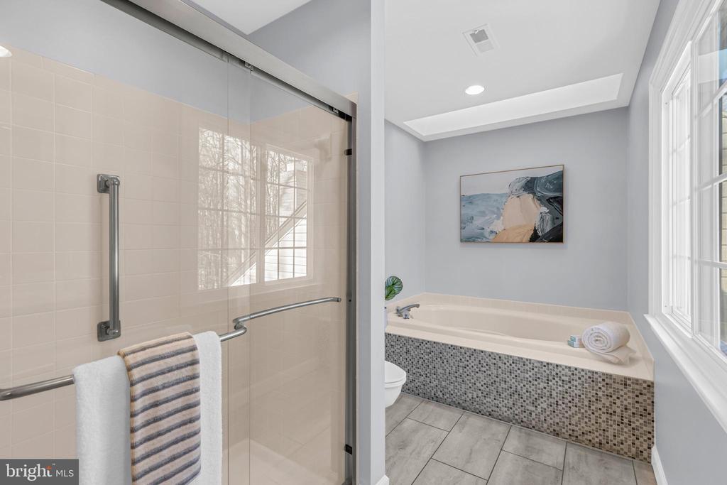8661 CHASE GLEN CIRCLE