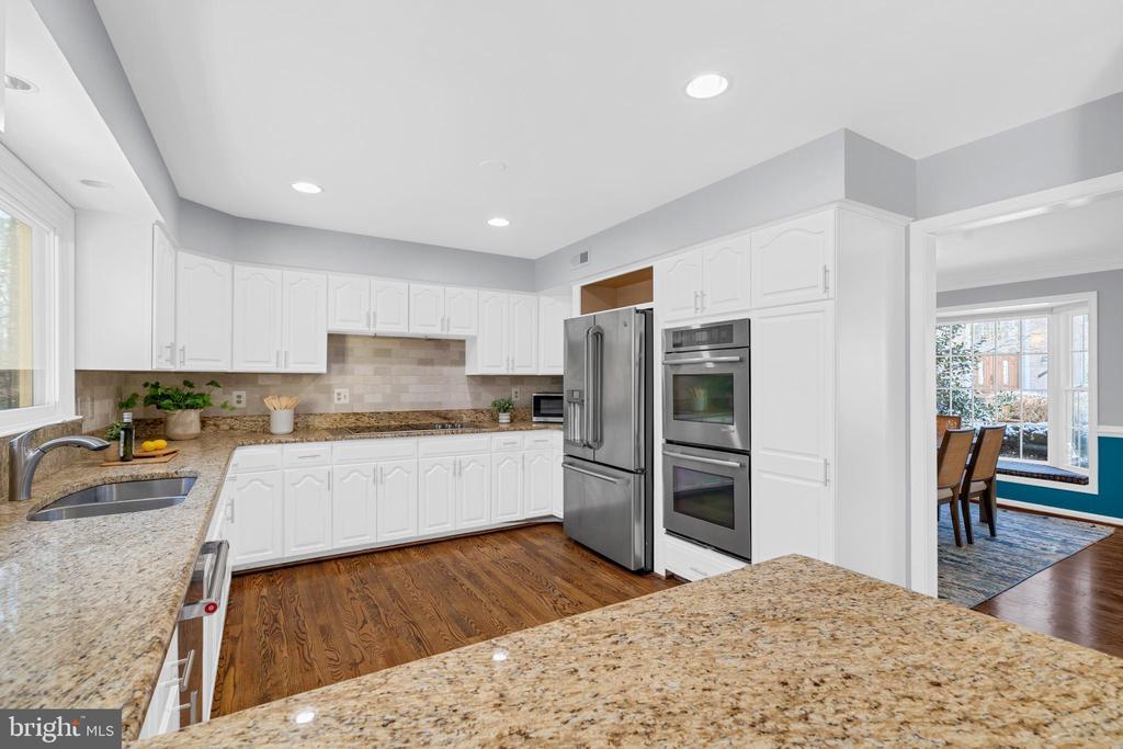 8661 CHASE GLEN CIRCLE