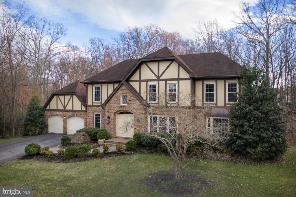 8661 CHASE GLEN CIRCLE